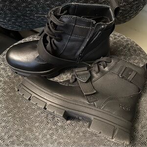 UGG Womens Ashton Lace Up Fashion Leather Boot Size 9.5